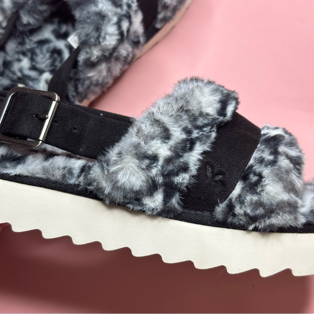 Koolaburra Ugg White & Black Snow Leopard Cheetah Slides - Picture 5 of 13